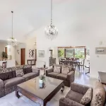 Meadowlands Villa *